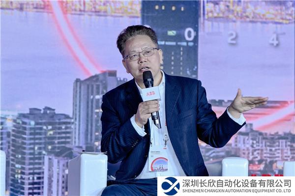 中國建筑學會建筑電氣分會理事長、華建集團總工程師沈育祥參加圓桌論壇.jpg